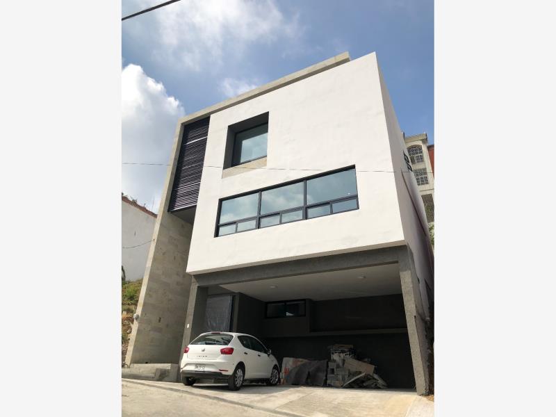 Casa en venta en LOMAS DEL PASEO 2 SECTOR, Monterrey — foto 1 de 29