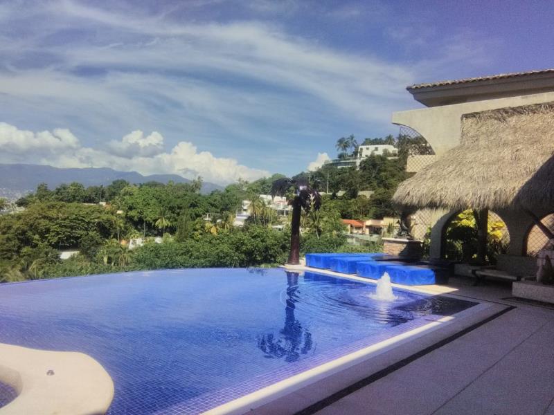 Casa en renta en Club Residencial las Brisas, Acapulco de Juárez — foto 1 de 30