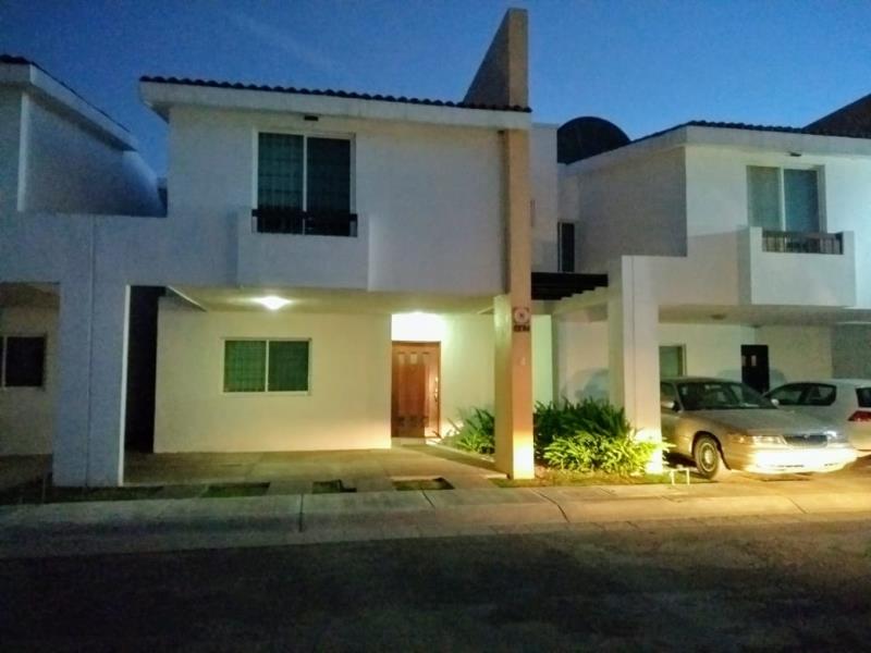 Casa en renta en Quetzal, Irapuato — foto 1 de 12