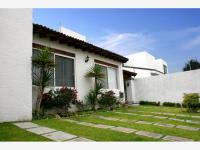 Casa en venta en Juriquilla, Querétaro con amplio jardín y ubicación privilegiada