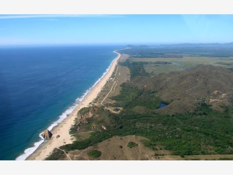 Terreno en venta en Manzanillo (Playa de Oro), Manzanillo