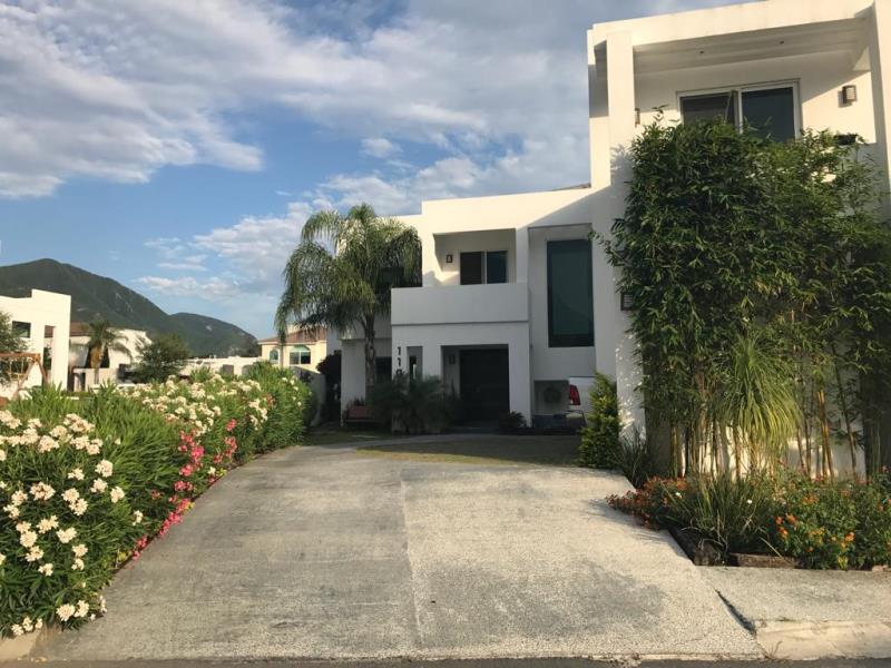 Casa en venta en CANTERIAS, Monterrey — foto 1 de 14
