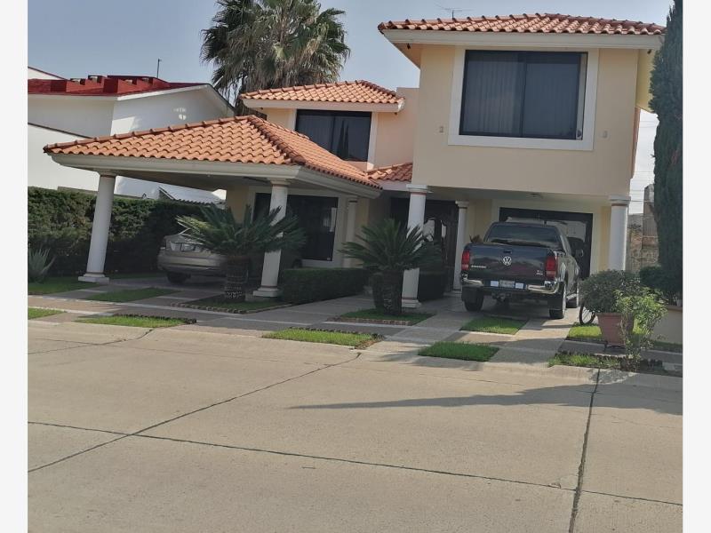 Casa en venta en La Hacienda de León Residencial y Golf, León — foto 1 de 13