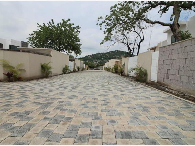 Casa en venta en Residencial Lomas de Jiutepec, Jiutepec — foto 1 de 16