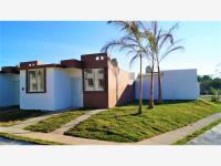 Casa en venta en C.U.C., Puerto Vallarta, Jalisco con alberca y cocina integral