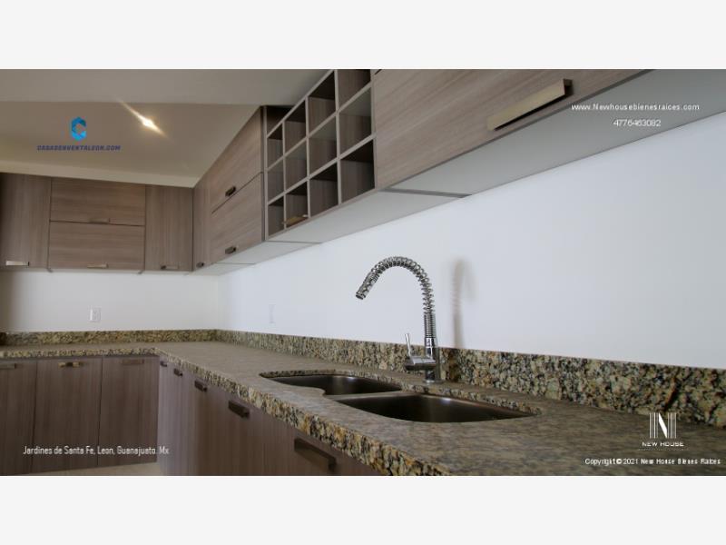 Casa en venta en Jardines de Santa Fe, León — foto 1 de 11