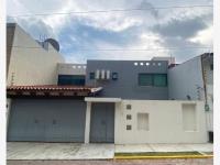 Casa en venta en Jardines de Zavaleta con seguridad 24/7, portón eléctrico, P, Puebla, Puebla