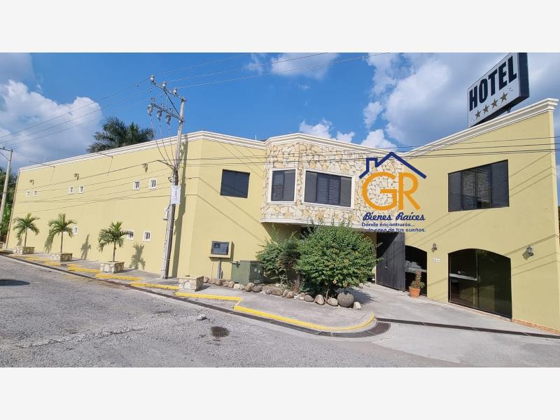 Hotel en venta en Manuel Avila Camacho, Ébano — foto 1 de 34