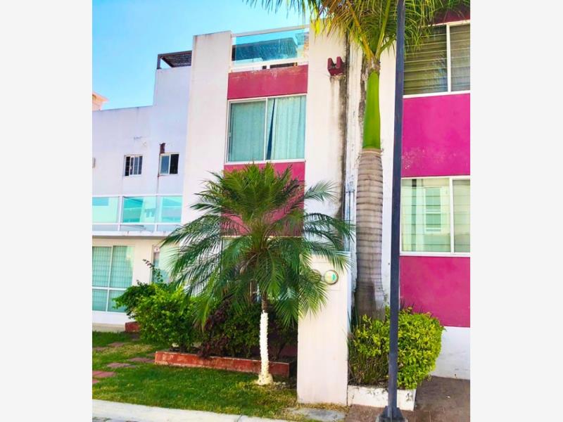 Casa en venta en Tequesquitengo, Jojutla — foto 1 de 15