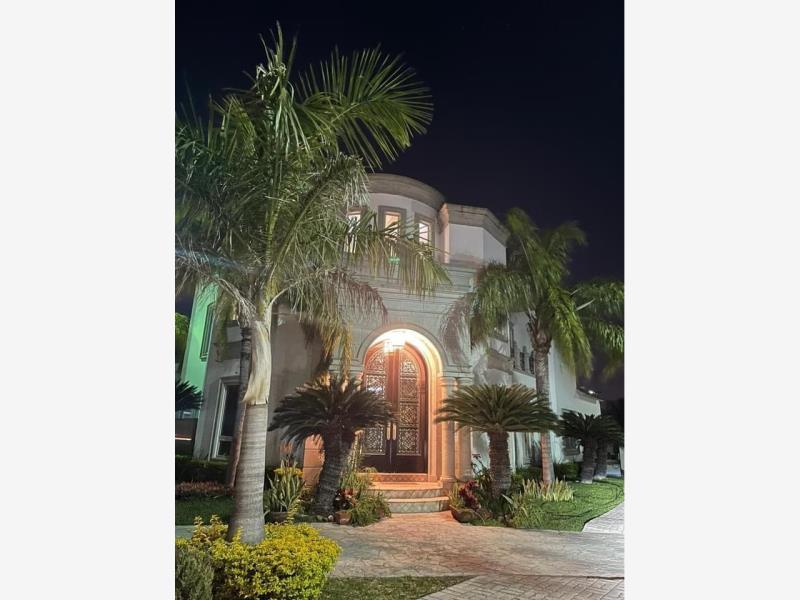 Casa en venta en Las Fuentes, Reynosa — foto 1 de 17