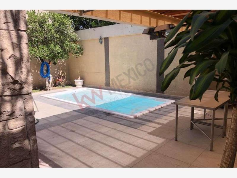 Casa en venta en Navarro, Torreón — foto 1 de 26