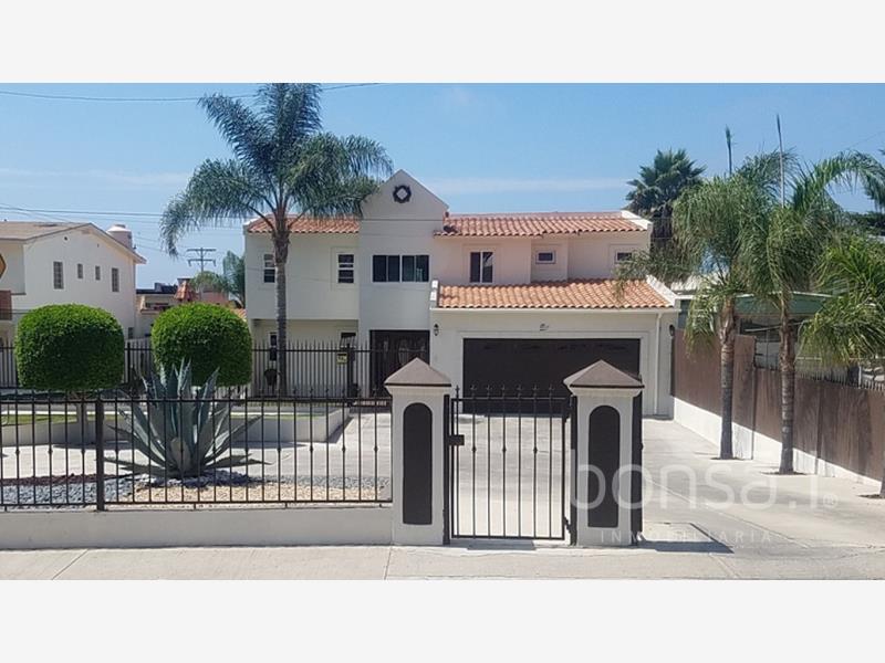 Casa en venta en Valle Dorado, Ensenada — foto 1 de 8