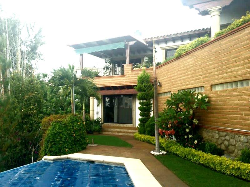 Casa en venta en Lomas de Atzingo, Cuernavaca — foto 1 de 14