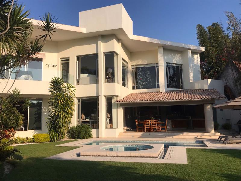 Casa en venta en Club de golf Tabachines, Cuernavaca — foto 1 de 27