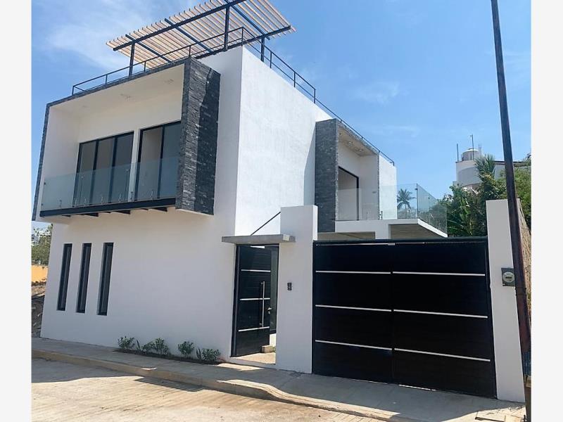 Casa en venta en Emiliano Zapata, Santa María Colotepec — foto 1 de 28