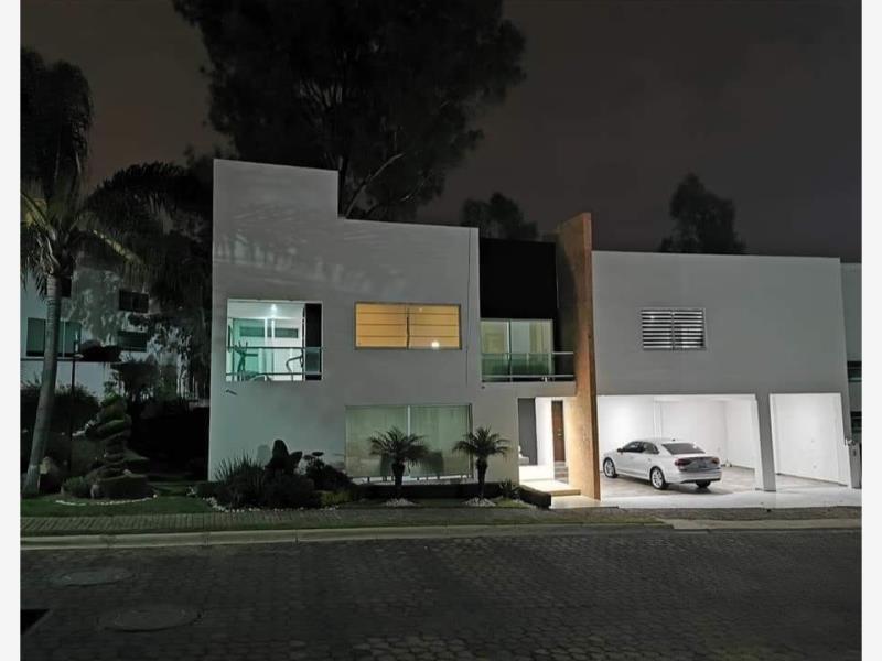 Casa en venta en Cluster 10-10-10 Lomas de Angelópolis, San Andrés Cholula — foto 1 de 22