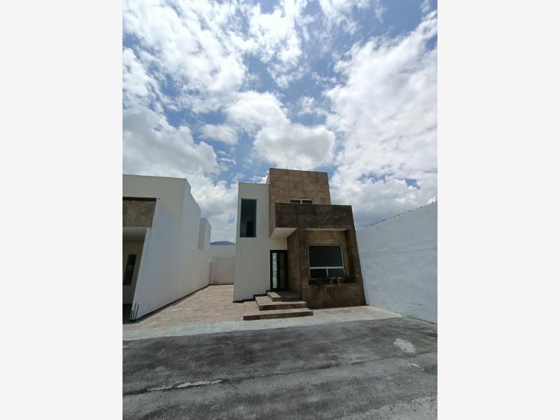 Casa en venta en Gaspar Valdez, Saltillo — foto 1 de 18