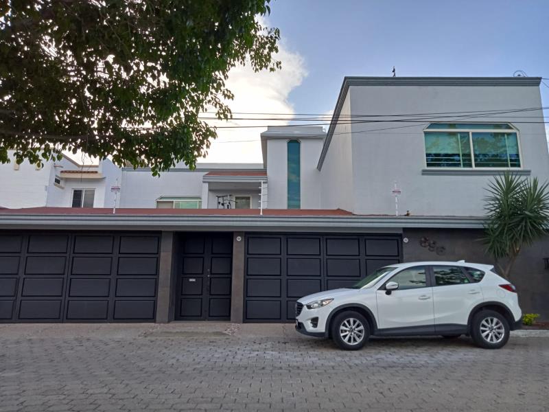 Casa en venta en Villas de Irapuato, Irapuato — foto 1 de 12
