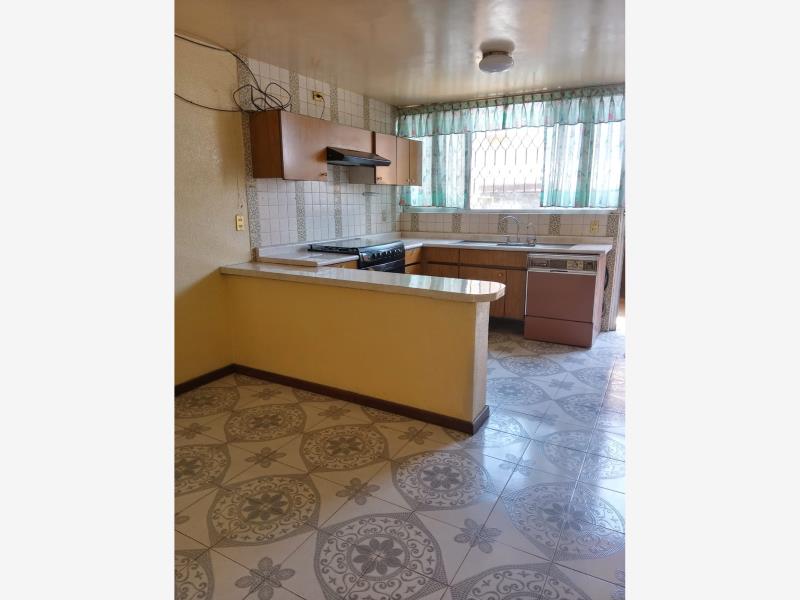 Casa en venta en Ciudad Satelite, Naucalpan de Juárez — foto 1 de 28