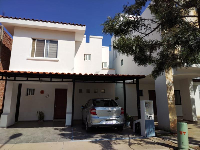 Casa en venta en Residencial Capilla Mendoza, Irapuato — foto 1 de 17