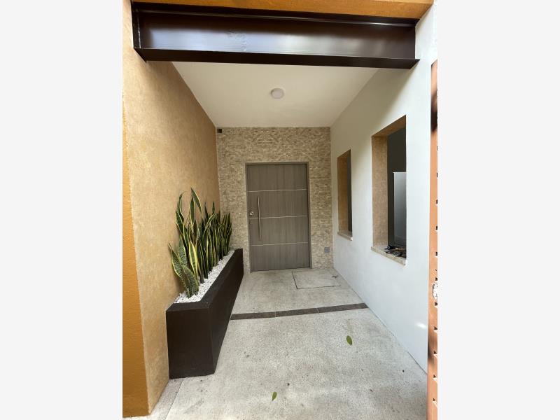 Casa en venta en Lomas de Cortes, Cuernavaca — foto 1 de 25