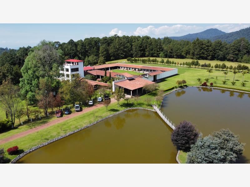 Finca-Rancho en venta en Los Saúcos, Valle de Bravo — foto 1 de 24