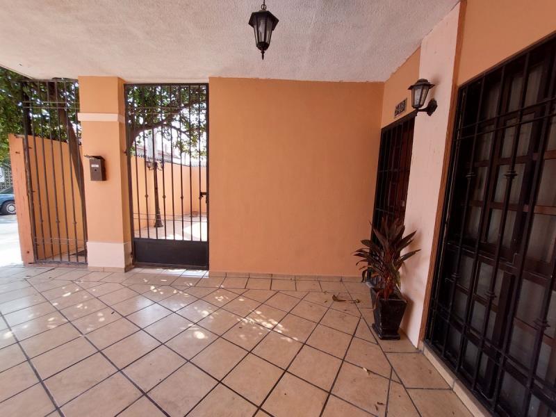 Casa en venta en Lomas del Roble, San Nicolás de los Garza, Nuevo León