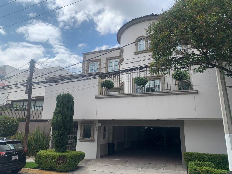Casa en venta en Lomas de Tecamachalco Sección Bosques I y II, Huixquilucan — foto 1 de 38