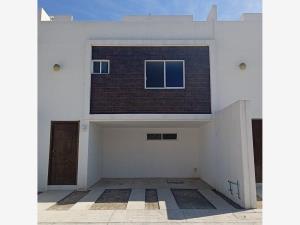 Casa en Arboledas del Pedregal, Puebla, Puebla