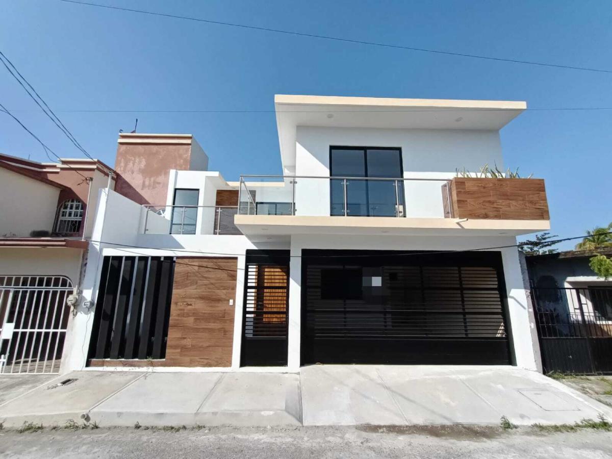 Casa en venta en Graciano Sánchez Romo, Boca del Río — foto 1 de 17