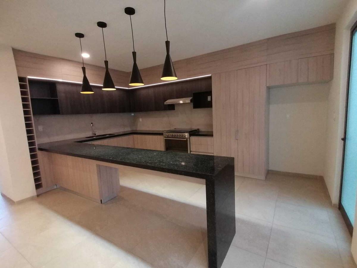 Casa en venta en Bosque Monarca, Morelia — foto 1 de 33