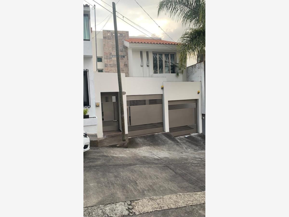 Casa en venta en Bosque Camelinas, Morelia — foto 1 de 28