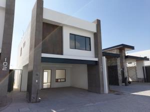 Casa en venta en Puerta de Hierro, Torreón — foto 2 de 39