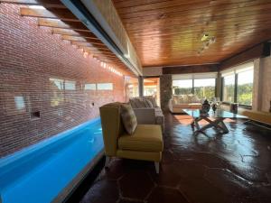 Casa en venta en Club de golf Tabachines, Cuernavaca — foto 2 de 47