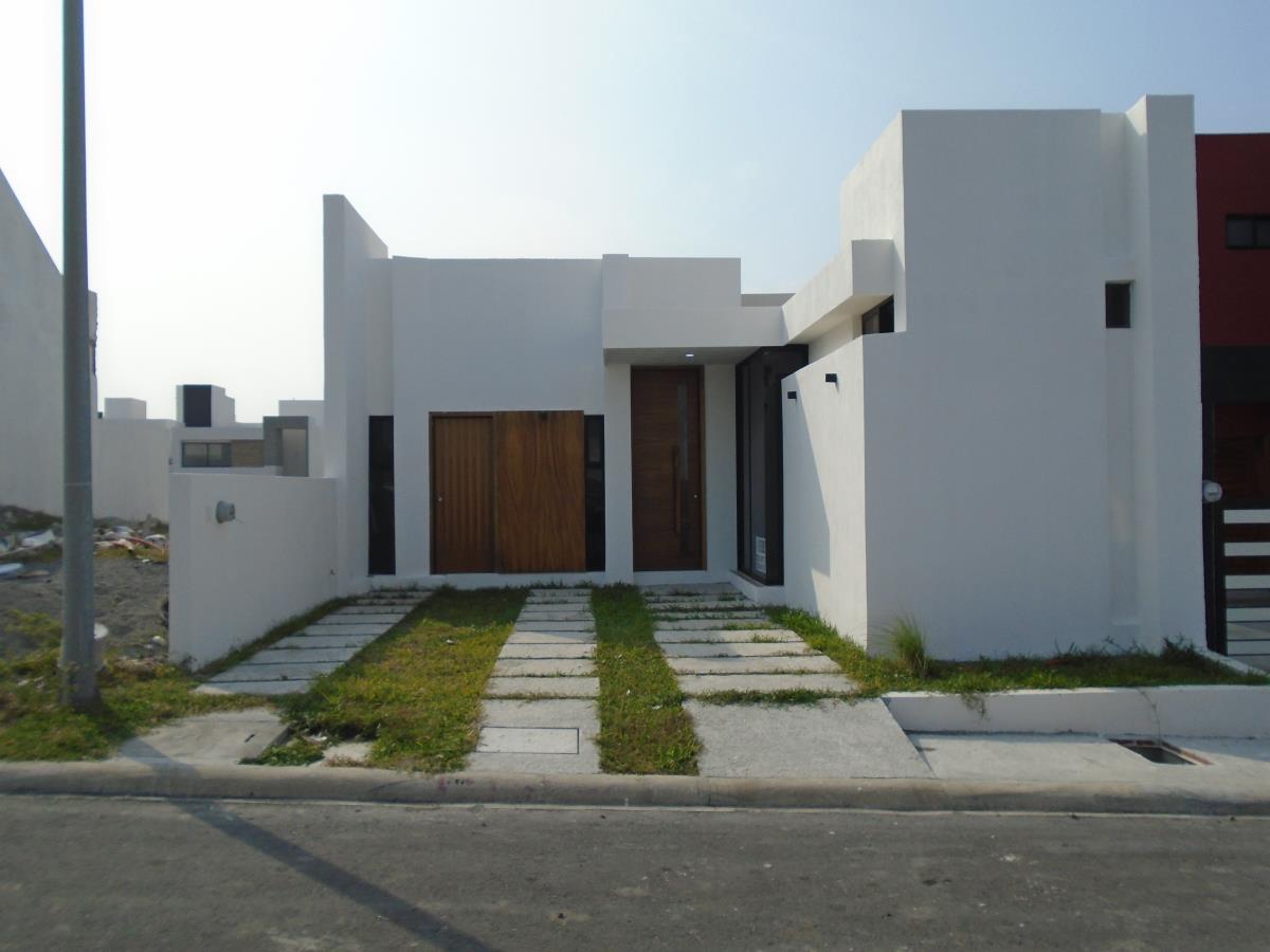 Casa en venta en Lomas de la Rioja, Alvarado — foto 1 de 16