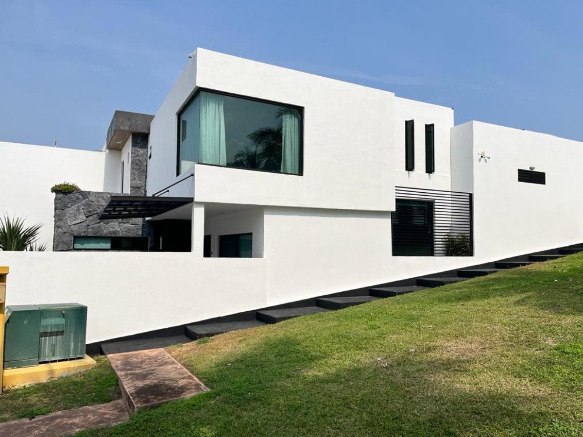 Casa en venta en Lomas de la Rioja, Alvarado — foto 1 de 19