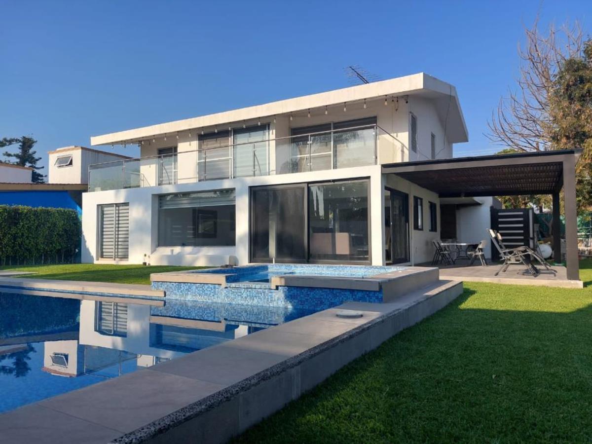 Casa en venta en Lomas de Cocoyoc, Atlatlahucan — foto 1 de 33