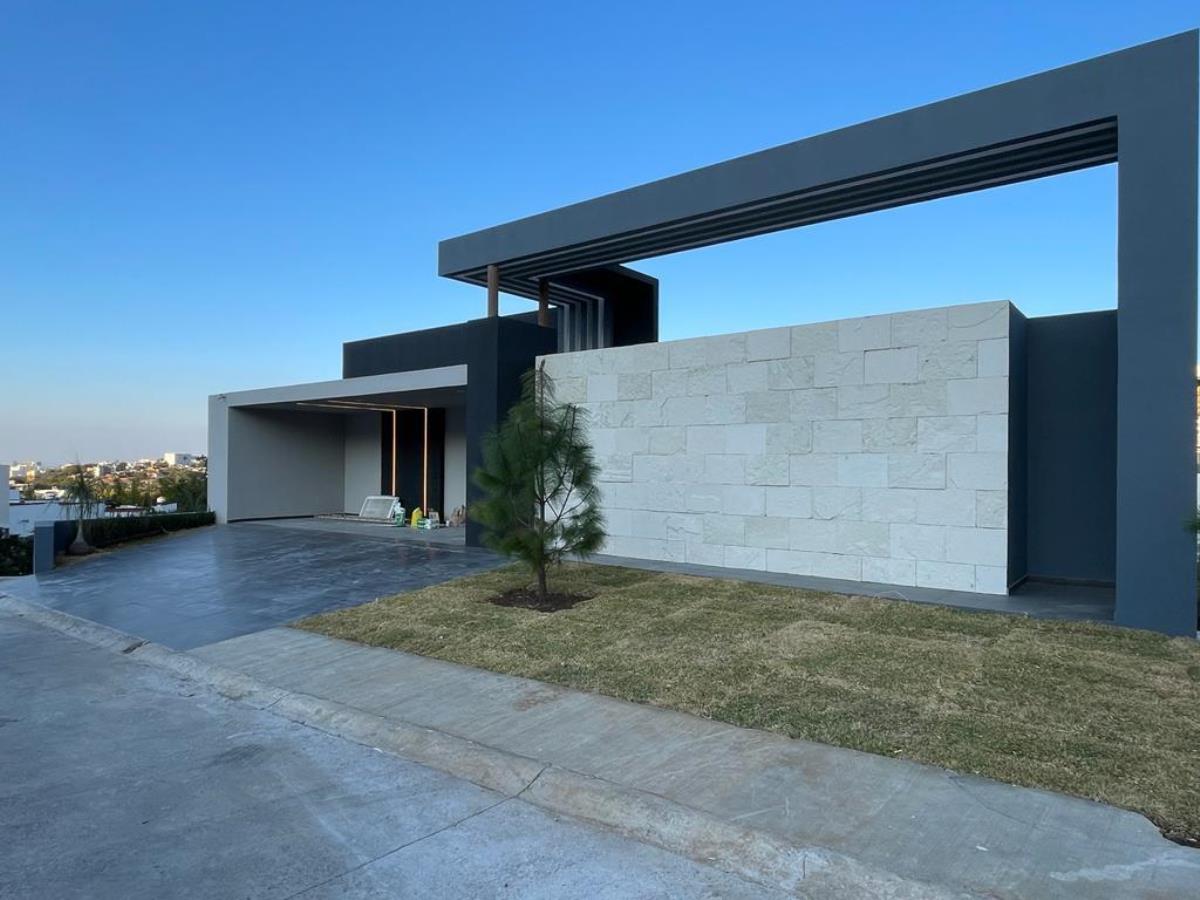 Casa en venta en Bosque Monarca, Morelia — foto 1 de 21