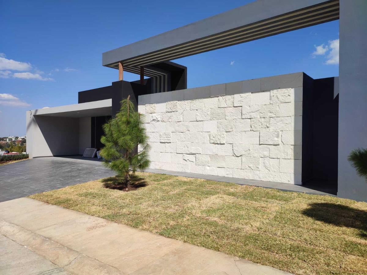 Casa en venta en Bosque Monarca, Morelia — foto 1 de 24