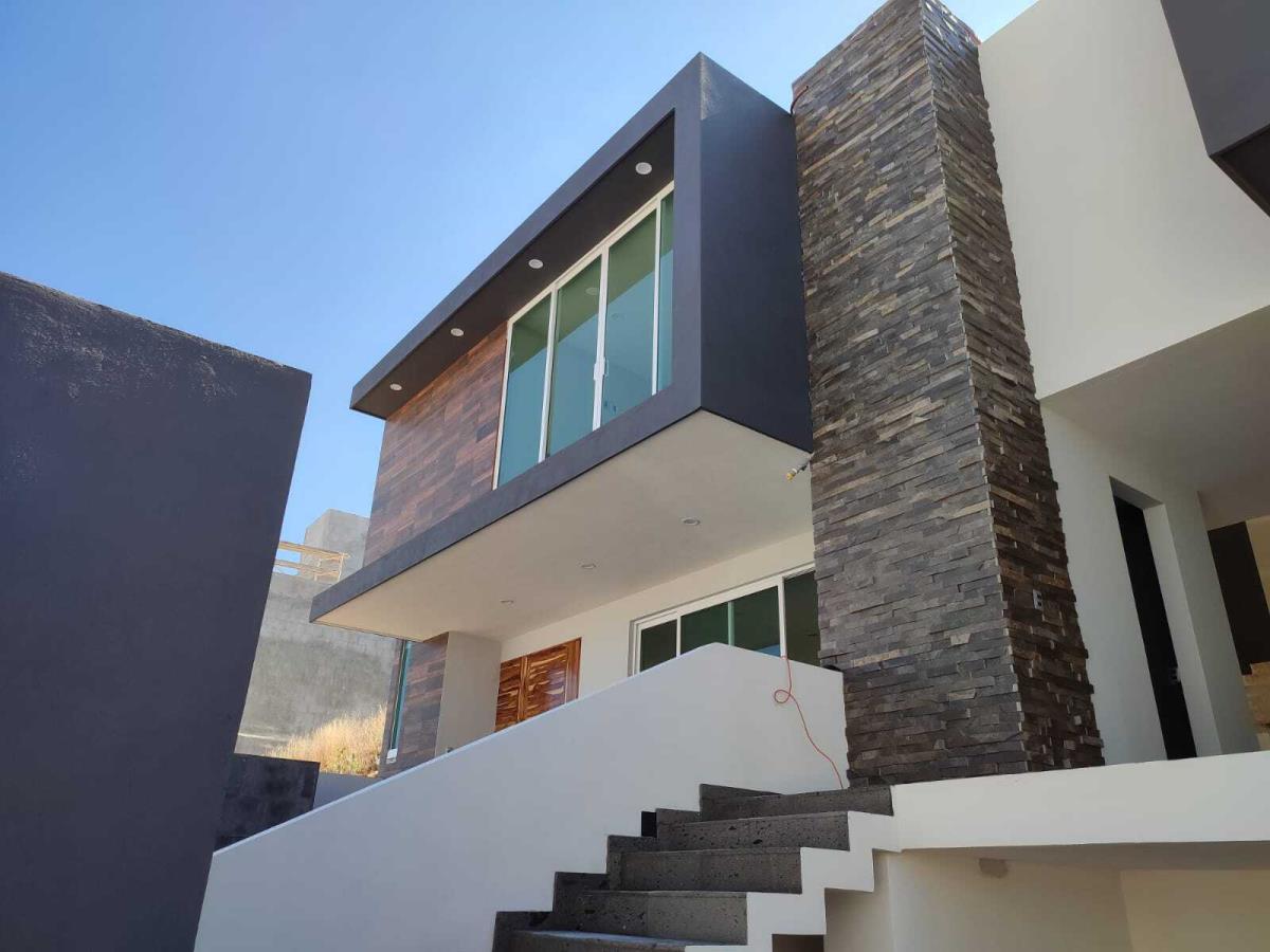 Casa en venta en Bosque Monarca, Morelia — foto 1 de 28