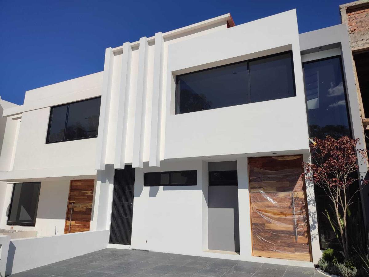 Casa en venta en Bosque Monarca, Morelia — foto 1 de 32