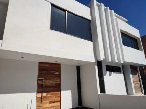 Casa en venta en Bosque Monarca, Morelia — foto 2 de 32