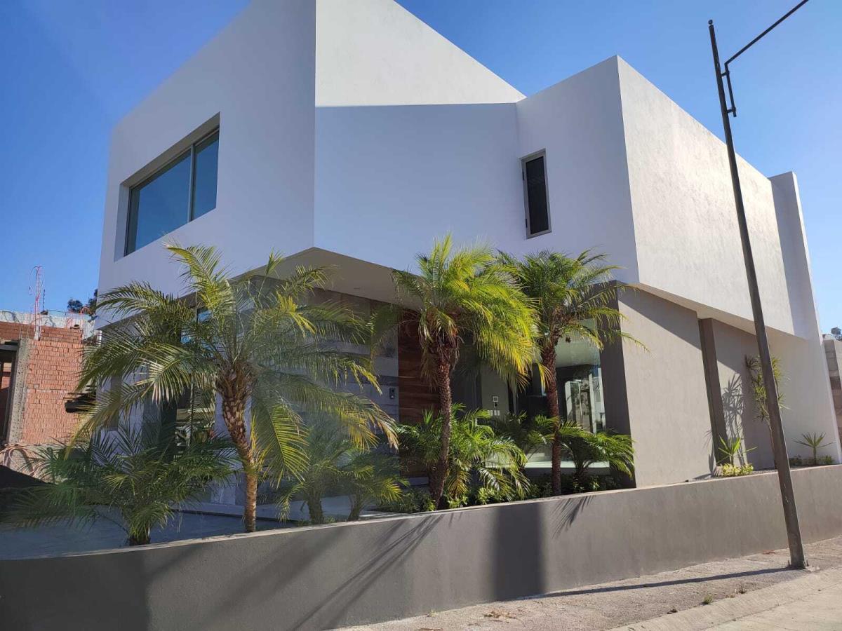 Casa en venta en Bosque Monarca, Morelia — foto 1 de 39