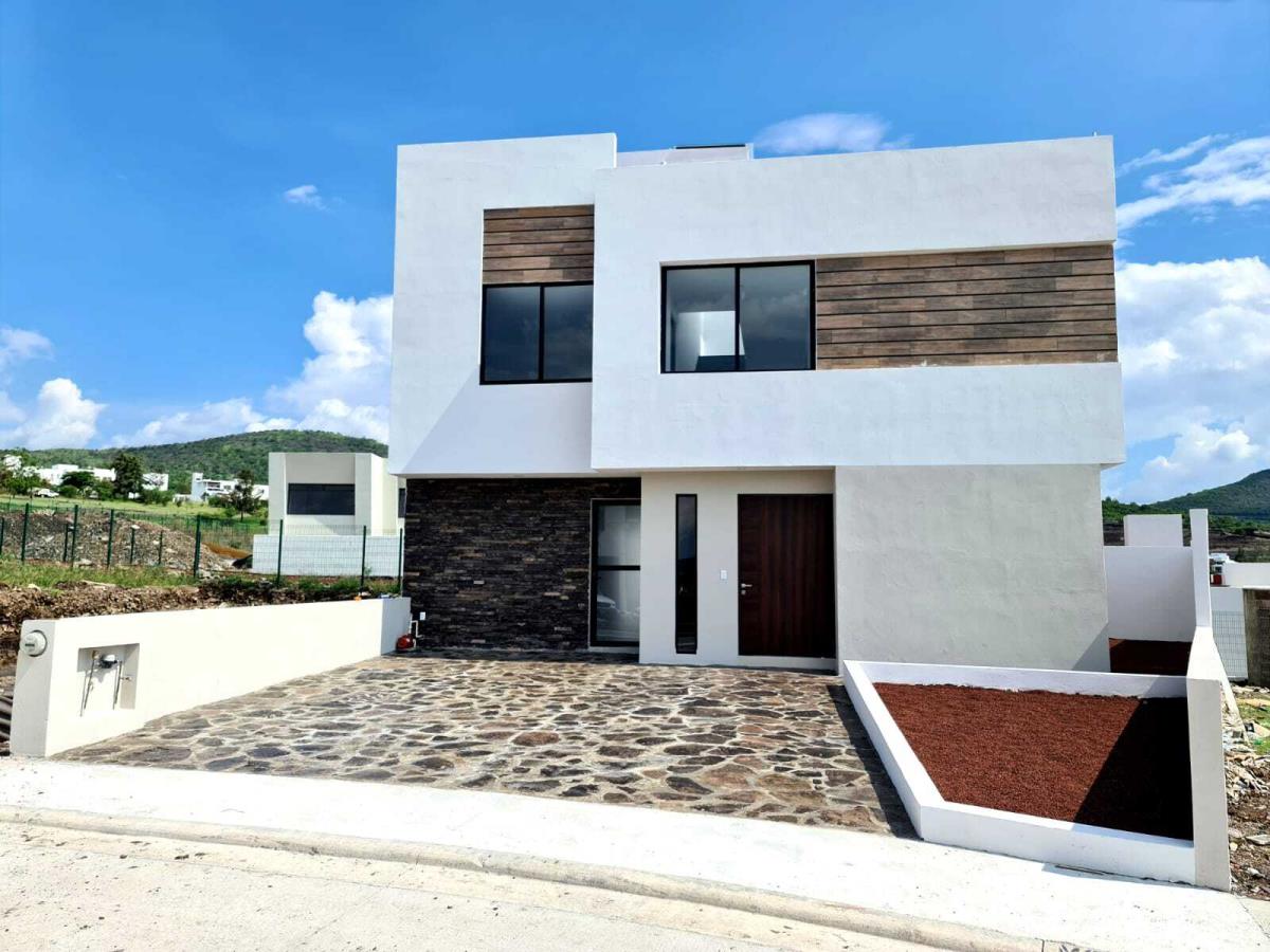 Casa en venta en Bosques Tres Marias, Morelia — foto 1 de 28