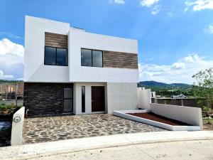 Casa en venta en Bosques Tres Marias, Morelia — foto 2 de 28