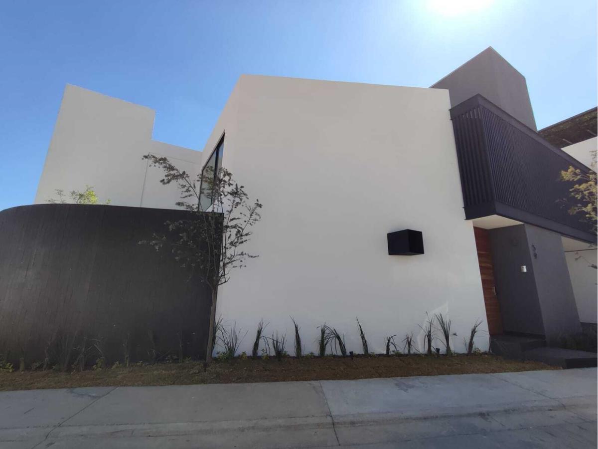 Casa en venta en Bosques Tres Marias, Morelia — foto 1 de 38