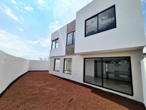 Casa en venta en Bosques Tres Marias, Morelia — foto 2 de 27