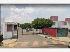 Casa en Eduardo Loarca Castillo, Querétaro, Querétaro