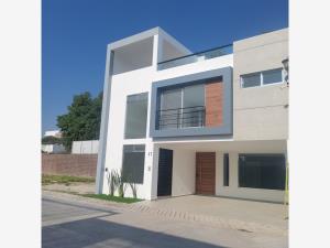Casa en San Bernardino Tlaxcalancingo, San Andrés Cholula, Puebla