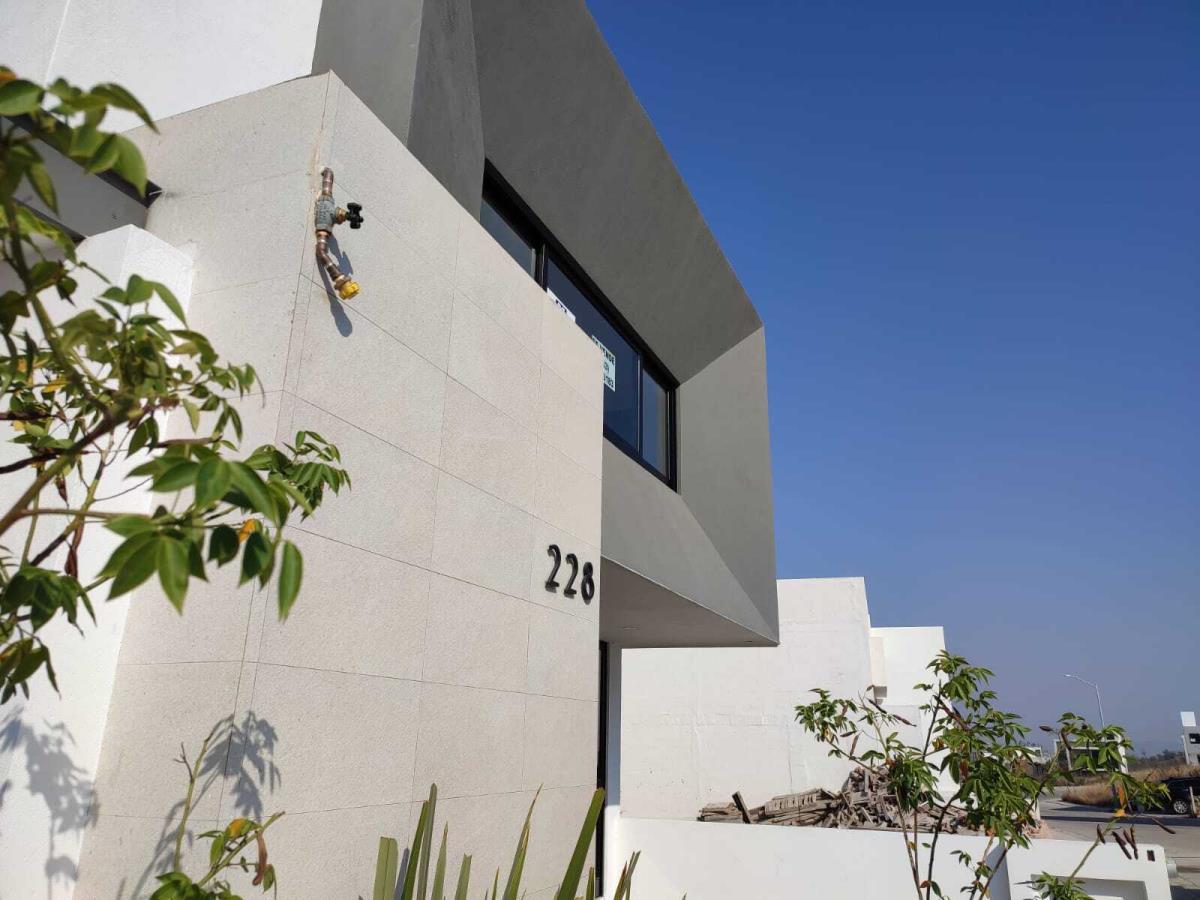 Casa en venta en Bosques Tres Marias, Morelia — foto 1 de 15